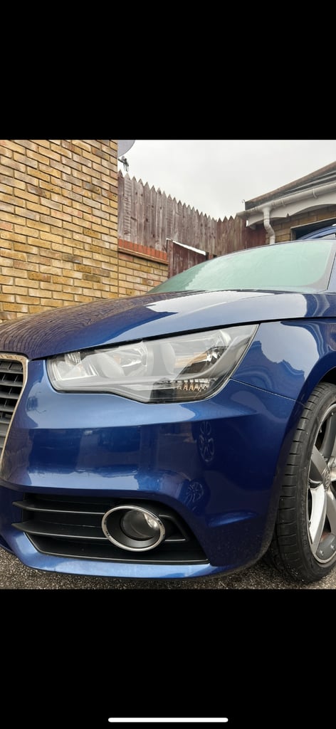 AUDI A1 2011 HEADLIGHTS