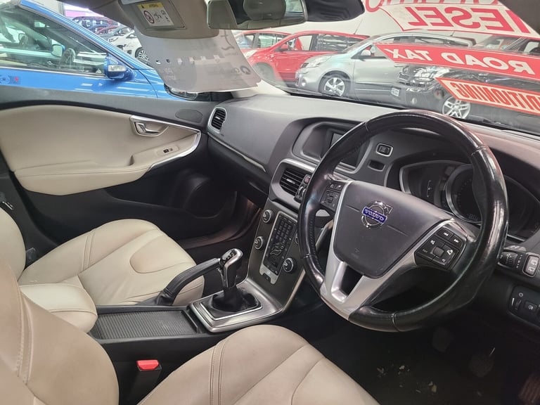 2014 Volvo V40 D2 1.6 Diesel SE Lux 5-Door HATCHBACK Diesel Manual