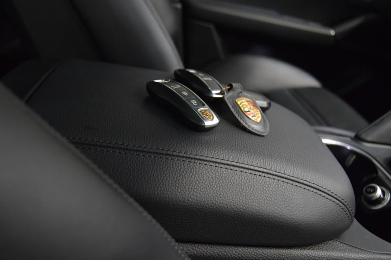 PORSCHE CAYENNE 3.0 V6 E-Hybrid 17.9kWh Platinum Edition 2022