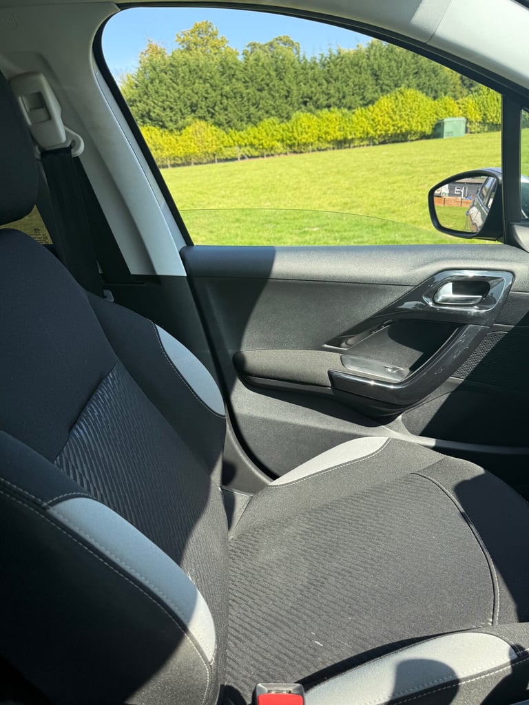 2016 Peugeot 2008 1.2 PureTech Access A/C 5dr HATCHBACK Petrol Manual