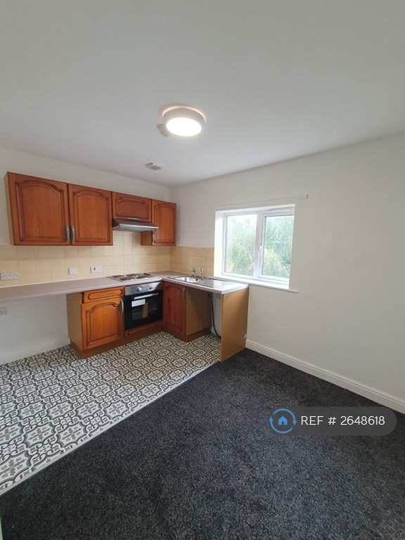 2 bedroom flat in Chapel Walk, Coppull, Chorley, PR7 (2 bed) (#2648618)