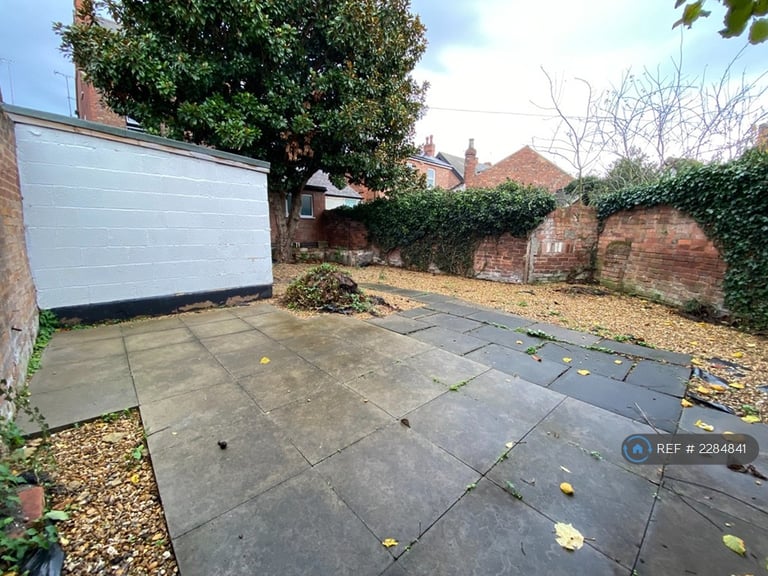 2 bedroom flat in Bridgford Road, West Bridgford, Nottingham, NG2 (2 bed) (#2284841)