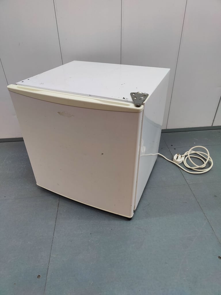 image for Small/mini table/counter top fridge 
