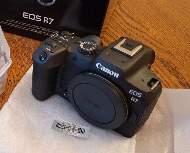 Canon R7 Body Never used