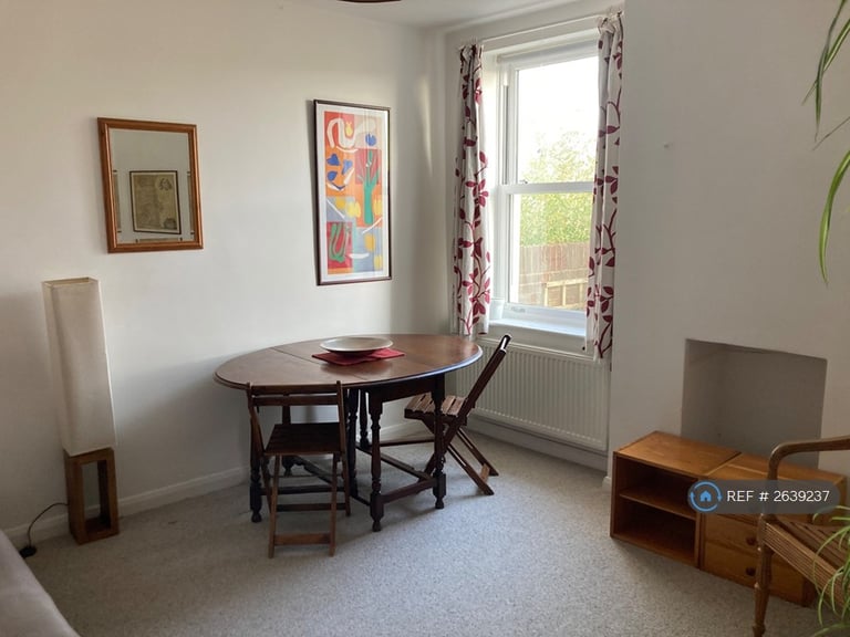 1 bedroom flat in Roundhill Crescent, Brighton, BN2 (1 bed) (#2639237)