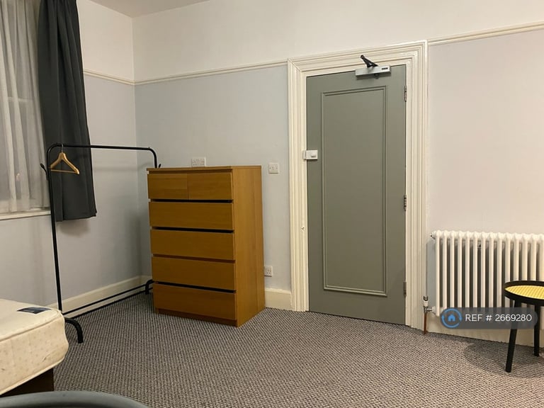 Studio flat in Waterden Road, Guildford, GU1 (#2669280)