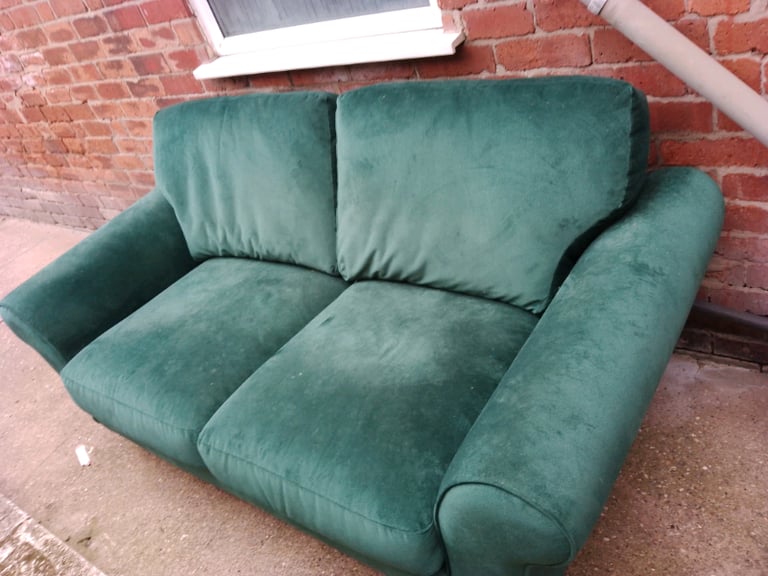 Green 2 seater seater/sofa