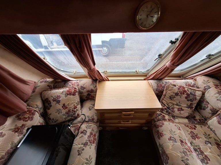 SELL 2000 Swift Challenger 490 SE LUX 5 berth