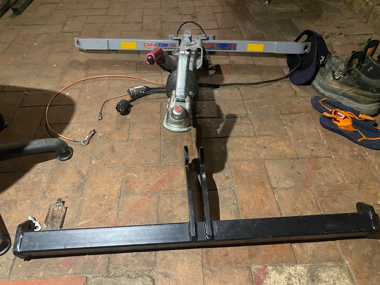  A CAR TO TOW behind a motor home tow bar fitting included 