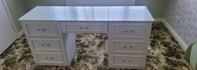 image for 7 Dressing table