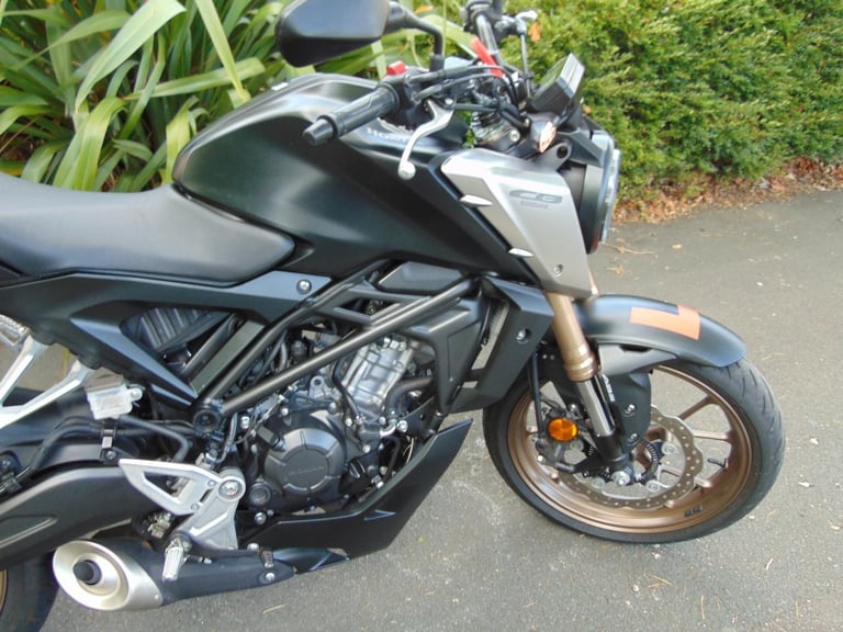 Honda CBF125NA-M CB125 2021 low miles splendid learner naked modern retro bike