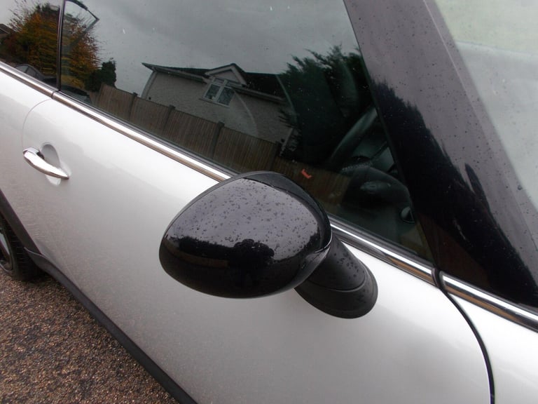 2011 MINI Hatch 1.6 Cooper Soho Euro 5 (s/s) 3dr HATCHBACK Petrol Manual