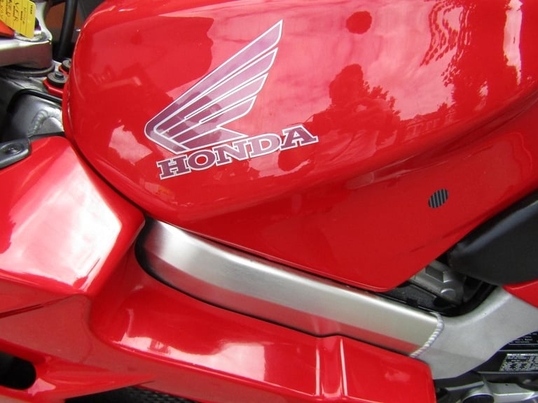HONDA VFR 800 * LOW MILEAGE 12,000 * WITH BOX * AMAZING CONDITION *YEARS MOT *