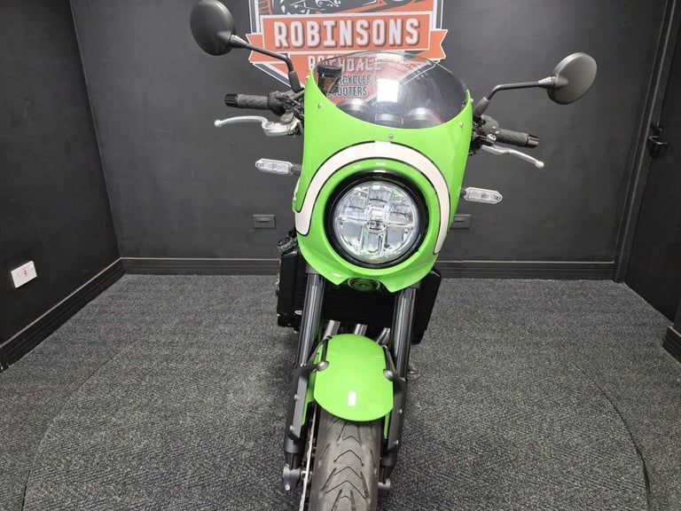 Kawasaki Z900 RS cafe 2514 miles nice extras