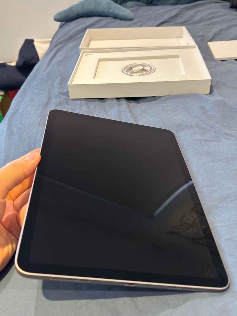 iPad Air 11-inch (M2, 2024) MUWC3NF/A WiFi 80% new, w/ box, Space Grey, 128 GB