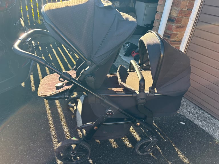 Silver cross wave double bassinet and seat 