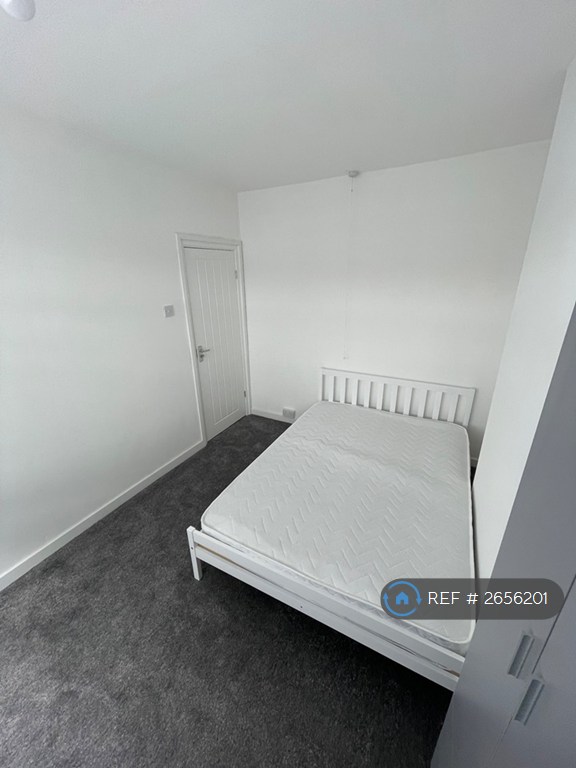 1 bedroom flat in Roland Avenue, Coventry, CV6 (1 bed) (#2656201)