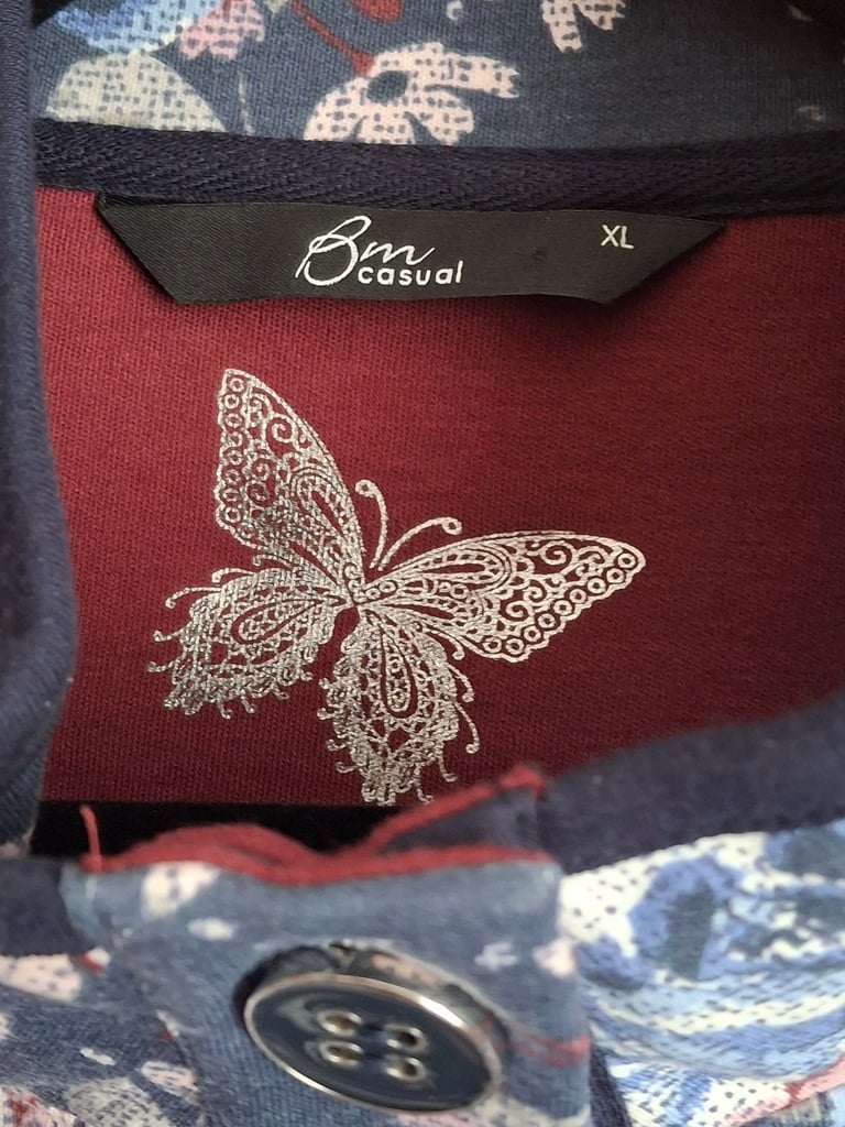 NEW & UNWORN A LOVELY BLUE FLORAL TOP XL IN EXCELLENT NEW CONDITION 