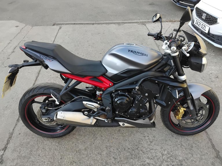2017 17 TRIUMPH STREET TRIPLE R ABS LOW MILES NEW MOT NAKED TRIPLE R