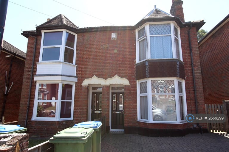 image for 5 bedroom house in Broadlands Road, Southampton, SO17 (5 bed) (#2669299)
