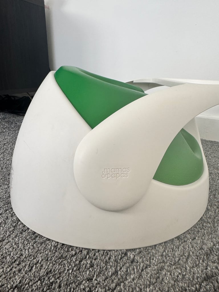 Mamas & Papas Baby Snug Seat with Tray