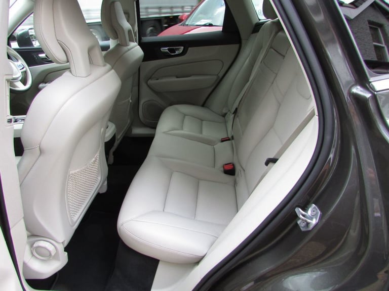  Volvo XC60 2.0 D4 Momentum 5dr AWD Geartronic Diesel