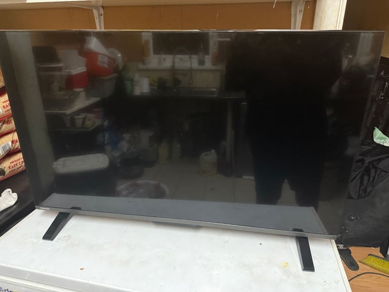 image for Toshiba 43LV2E63DB 43in Full HD LED Smart TV