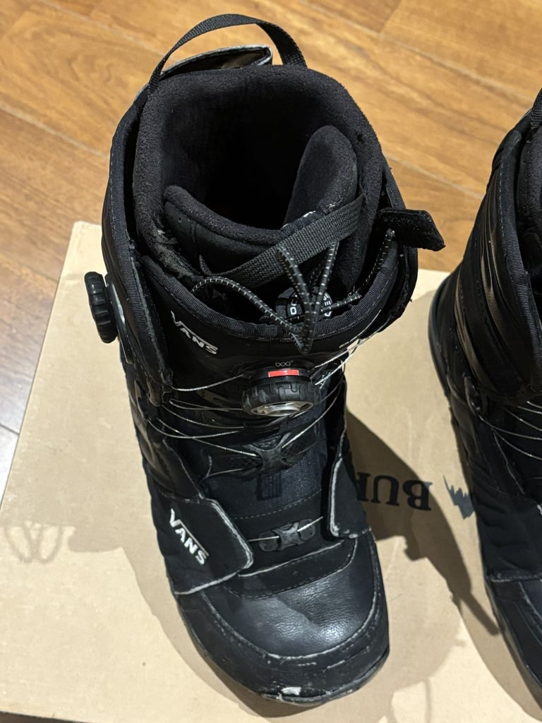 🏂 Vans Snowboard Boots – Male Size US 10 / UK 9  (Fits Shoe Size UK 7-8.5) - £25