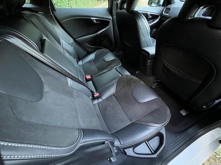 2018 Volvo V40 2.0 T2 R-Design Euro 6 (s/s) 5dr HATCHBACK Petrol Manual