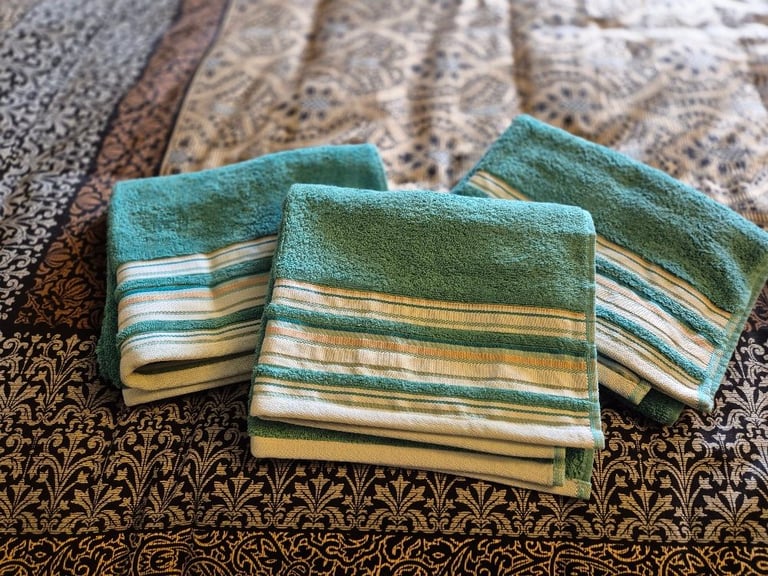 image for 3 hand towels as new