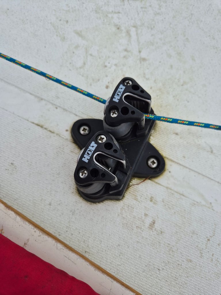 Laser sailing dinghy with combi road trailer