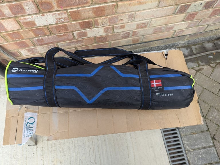 Outwell green windbreak 5m long, poly cotton. Little used, excellent condition