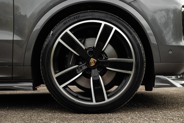 2023 Porsche Cayenne 3.0 V6 E-Hybrid 25.9kWh TiptronicS 4WD Euro 6 (s/s) 5dr ESTATE Petrol/Electr...