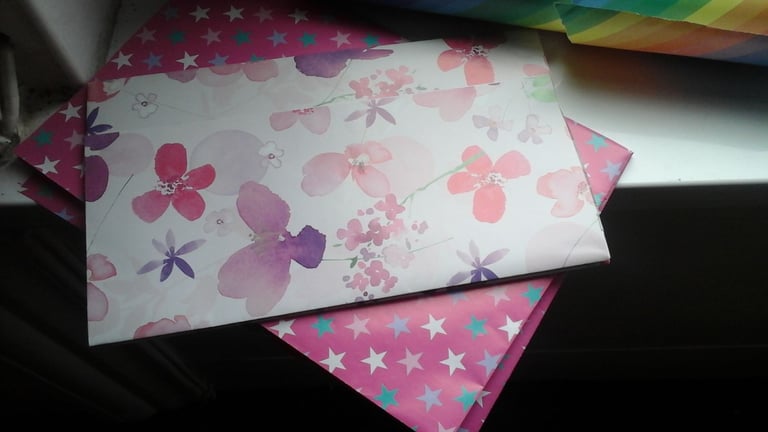 Wrapping paper. 1 roll, 2 sheets