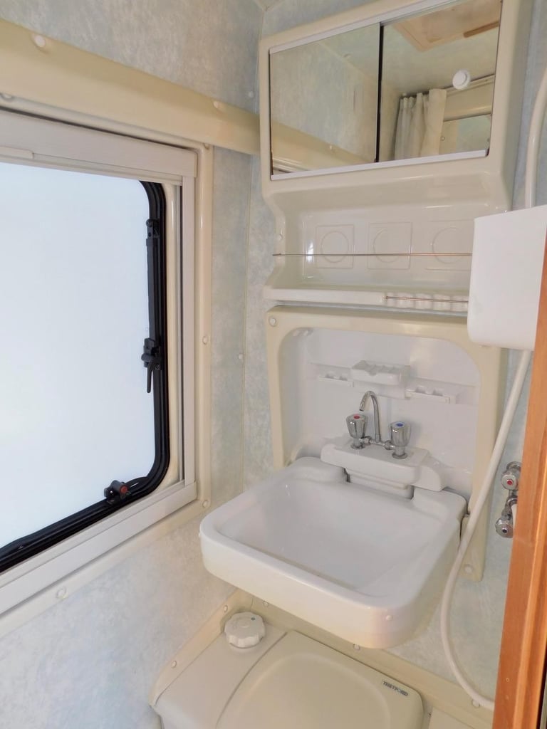 Auto-Sleeper Gatcombe VW 2.5 Tdi Manual Luxury 2 Berth Motorhome For Sale