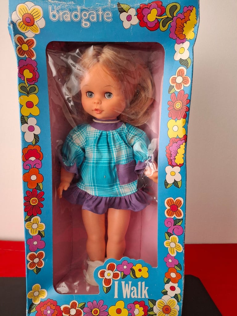 A LOVELY VINTAGE WALKING BLUE EYED/BLONDE HAIR DOLL NEVER BEEN TAKEN OUT OF BOX 