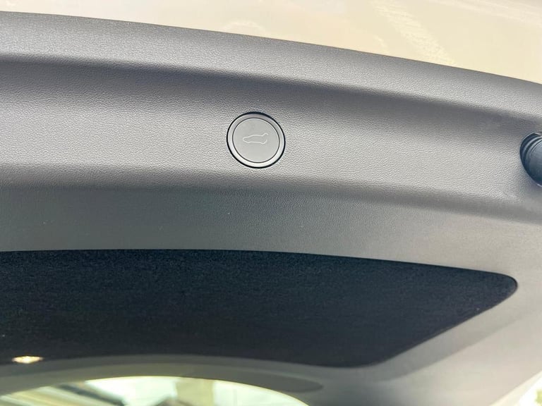2024 Tesla Model Y Long Range Auto RWD 5dr MPV Electric Automatic