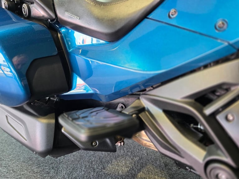 2024 CAN-AM SPYDER F3 LIMITED TRIKE 1330CC SEMI AUTO 2,200 MILE'S 