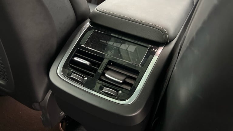 2021 Volvo XC60 B6 R-Design PRO AWD Mild Hybrid(22'Alloys, Harman Kardon, Panroof, Carplay) Estat...