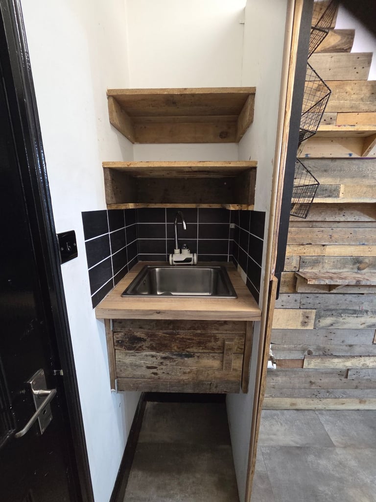 Shop to rent with large basement