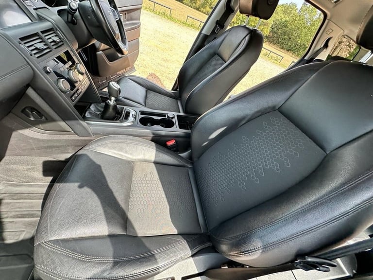 2017 Land Rover Discovery Sport 2.0 TD4 Pure Edition 4WD Euro 6 (s/s) 5dr (5 Seat) ESTATE Diesel ...