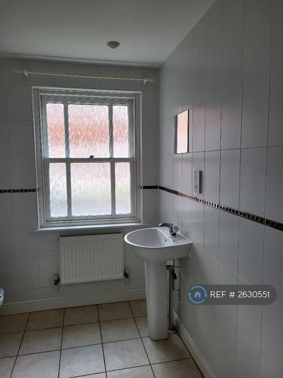 2 bedroom flat in Gainsborough Court, Sudbury, CO10 (2 bed) (#2630551)