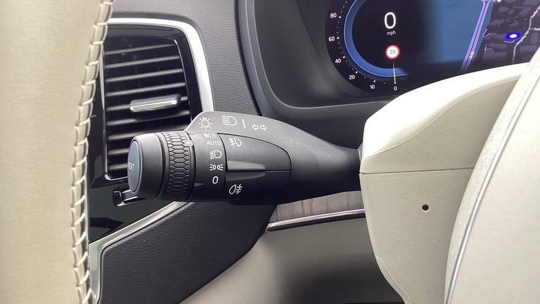 2022 Volvo XC90 Plus Dark B5 (235 hp) ESTATE Diesel/Electric Hybrid Automatic