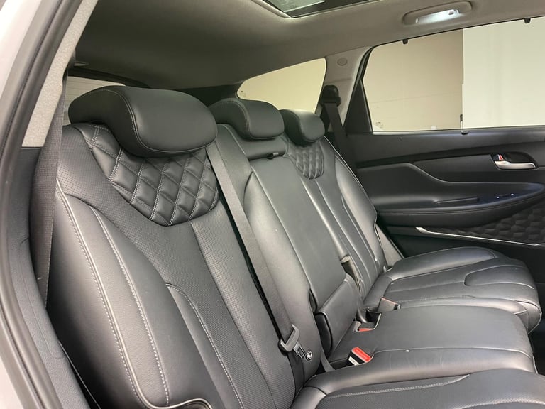 2022 Hyundai Santa Fe 1.6 T-GDi 13.8kWh Ultimate Auto 4WD Euro 6 (s/s) 5dr ESTATE Petrol/Electric...