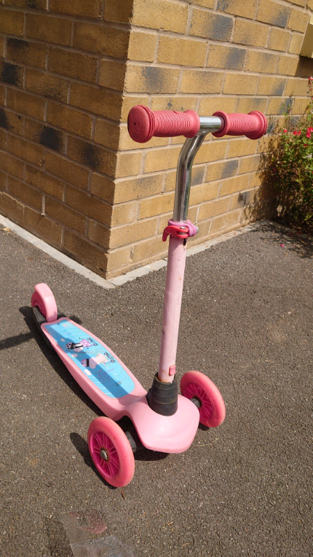 Peppa pig scooter, FREE TO GOOD HOME.