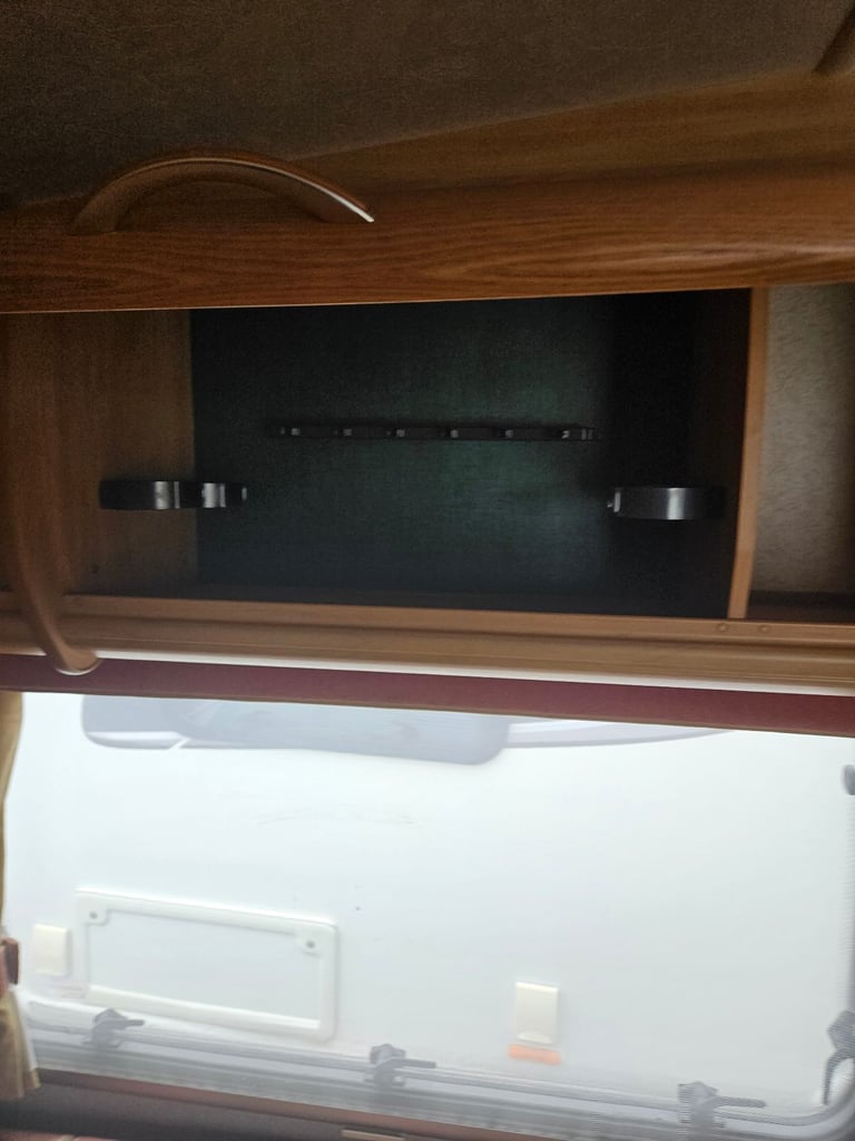 Sterling Eccles Elite Searcher Touring Caravan – For Sale
