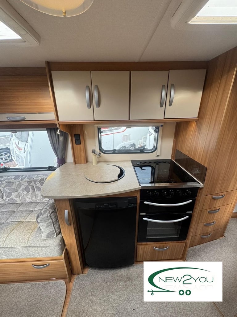 2014 Lunar Quasar 564 4 Berth Caravan + Motor Mover - STOCK NO E229