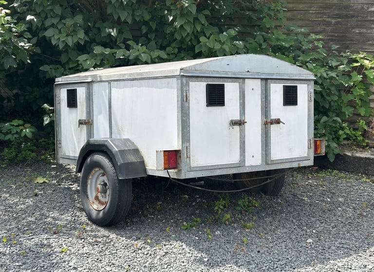 Dog trailer 