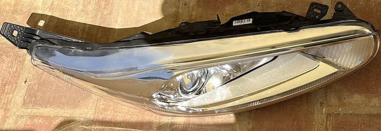 FORD FIESTA 2015 HEADLIGHTS  GENUINE FORD  RHS