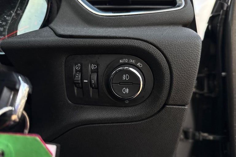 2019 Vauxhall Grandland X 1.2 Turbo SE 5dr Hatchback PETROL Manual